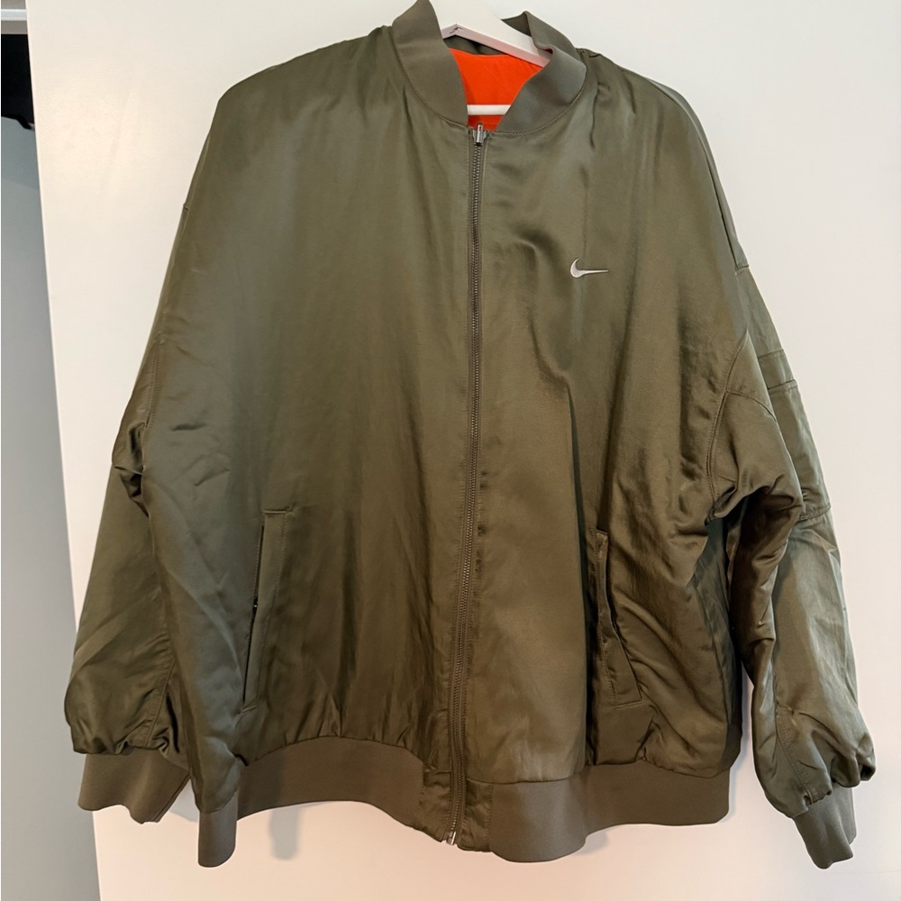 Nike Green Bomber Jacket with Ribbed Collar and Long Sleeves